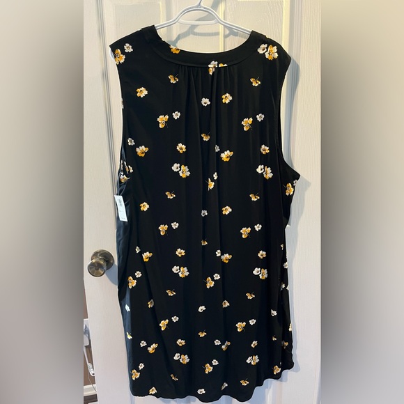 Old Navy Women’s Black Floral Dress - Picture 2 of 2